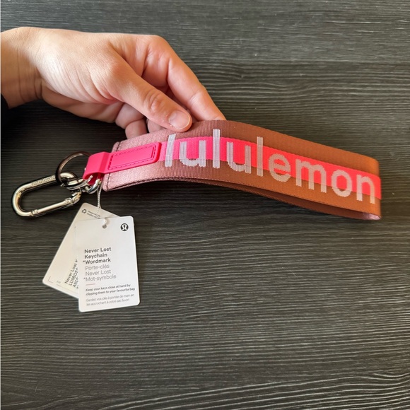 NWT Lululemon Never Lost Keychain Wordmark - Picture 6 of 7